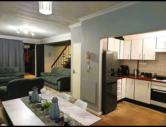 2 BEDROOM TOWNHOUSE FOR SALE IN LYTTELTON MANOR